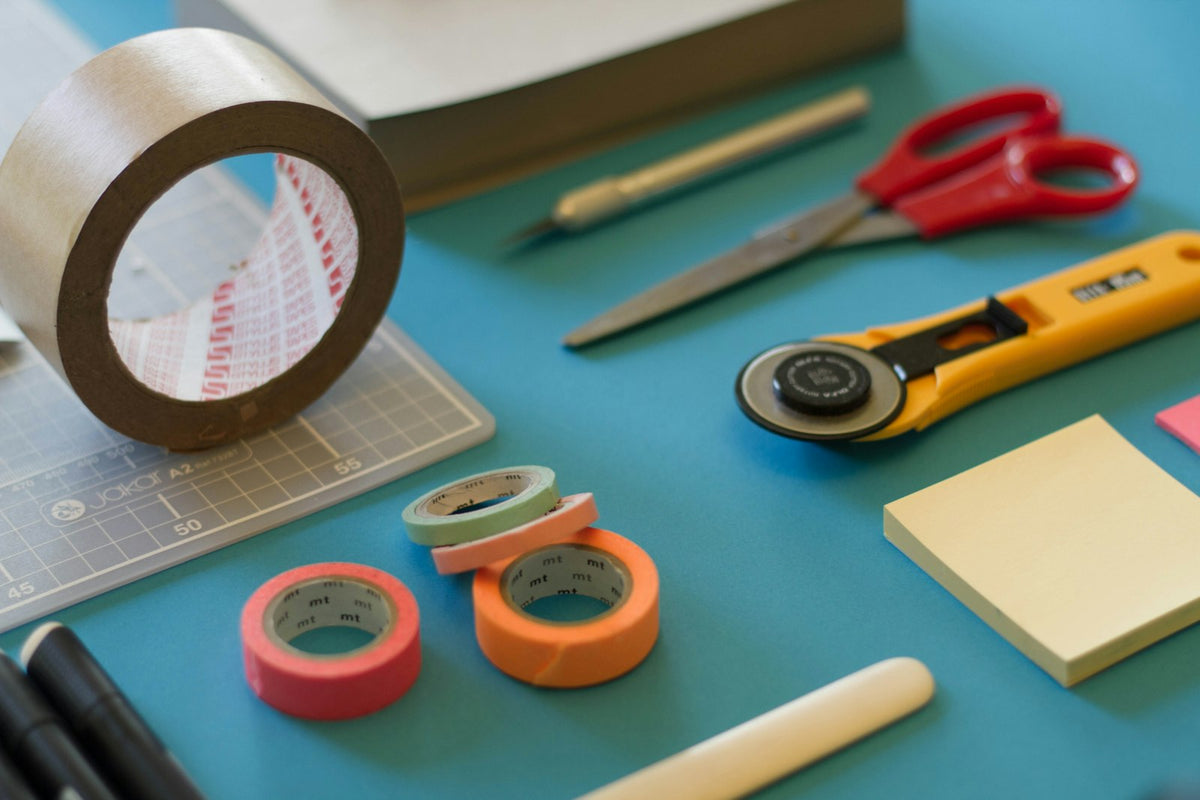 Fournitures de bureau colorées