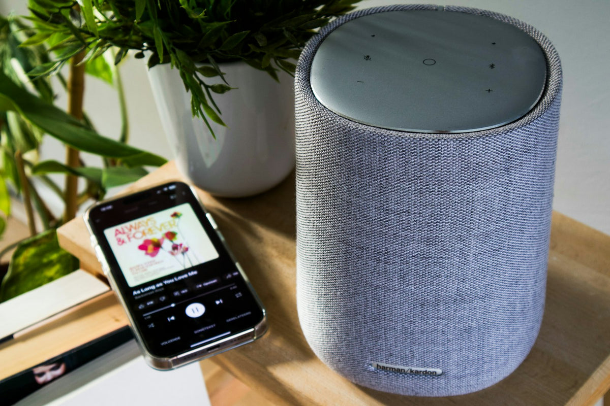 Enceinte connectée et smartphone